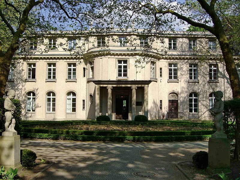 800px-Villa_Wannsee.jpg